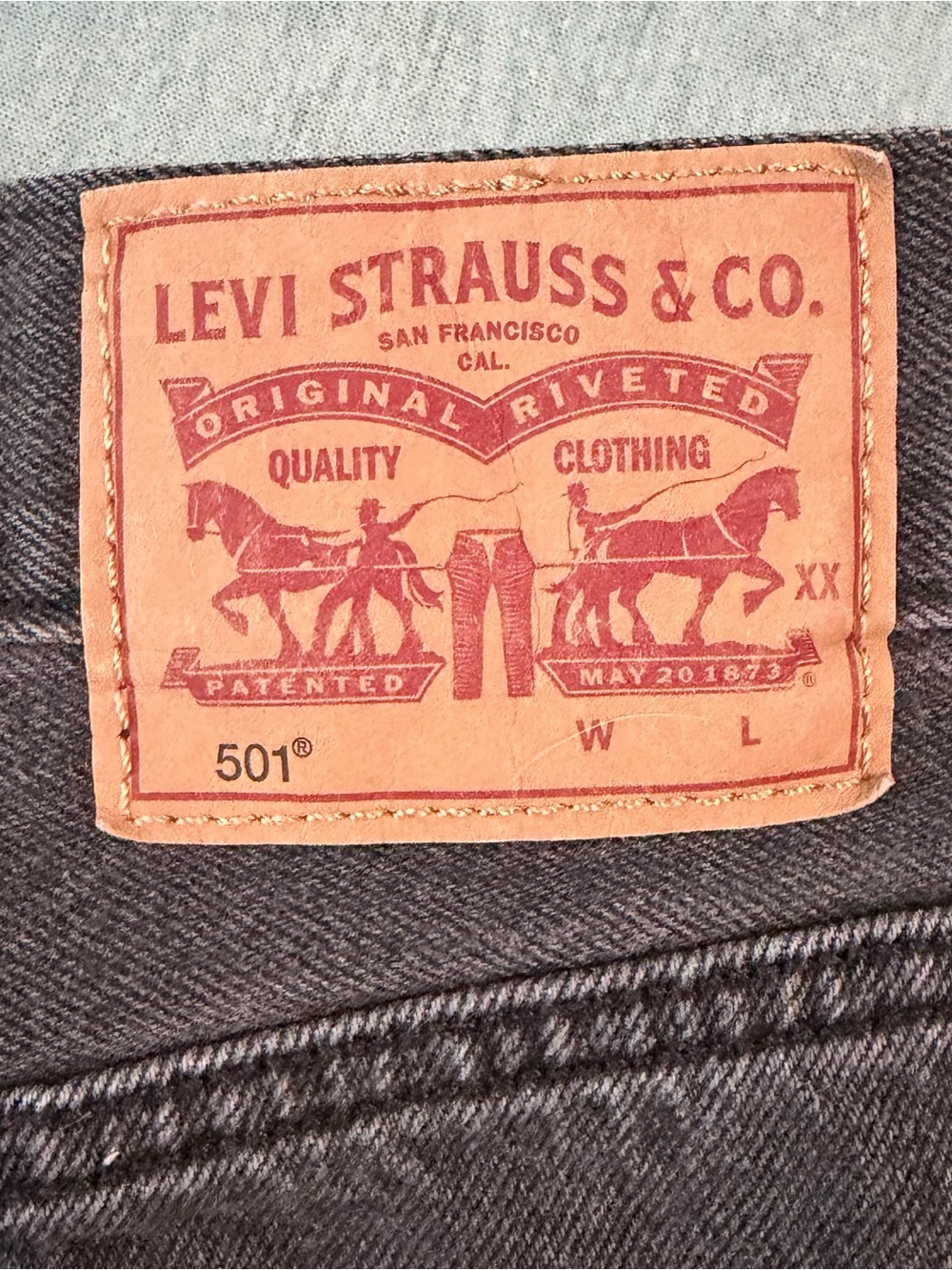 NWOT Levi’s 501 Black Denim High-Rise Cut Off Shorts - Picture 4 of 7